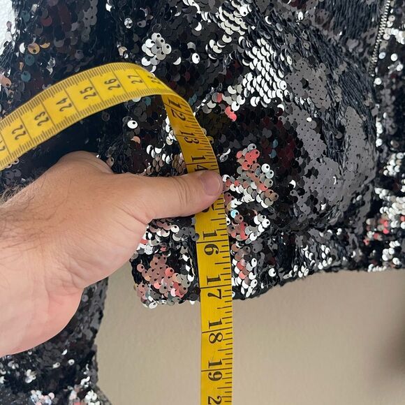 Chic Black Sequin Bomber Jacket - Picture 5 of 7
